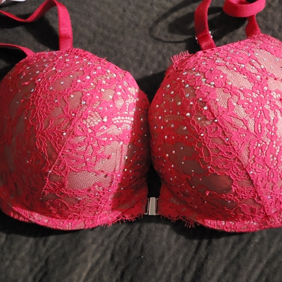 Front close NWT VS bra - Picture 1 of 1